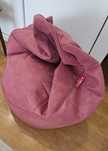 Cama branca de criança mais puff cor de rosa