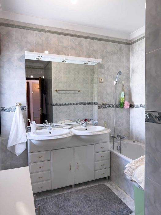 Vivenda Pomares  renovada com vista sobre a serra