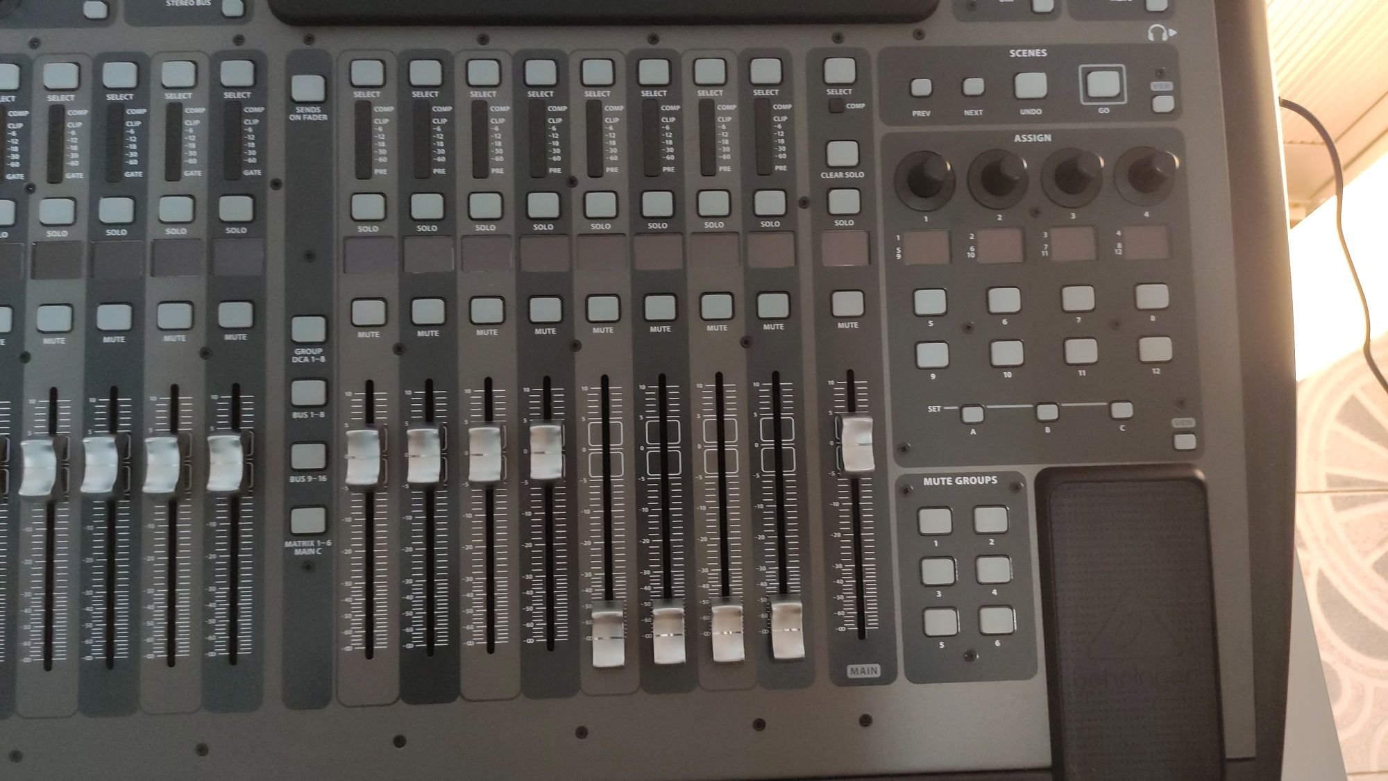Behringer X32 + Case + X-Live Card + Decksaver – Como Nova!