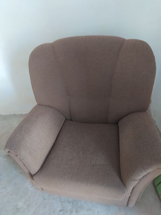 Vendo sofá três lugares 30€