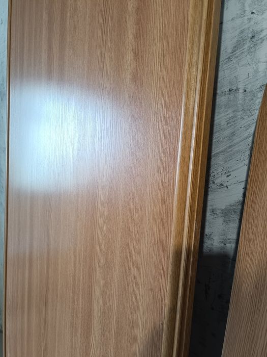 Две прихожие, двери для прихожей с зеркалами