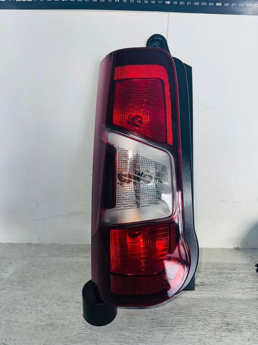 Farolim Trás Esquerdo Peugeot Partner / Citroen Berlingo - 2018 / 2024
