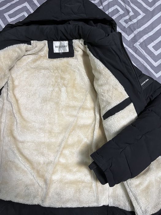 Зимова утеплена куртка з капішоном. розмір s