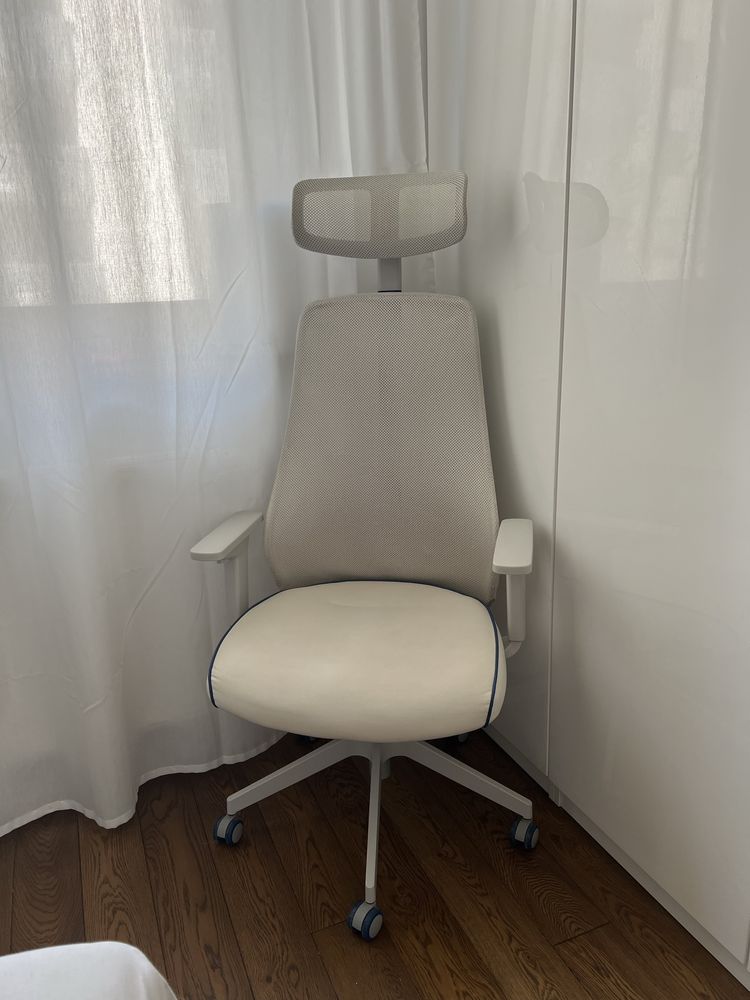 Białe krzesło gamingowe Matchspel Bomstad IKEA