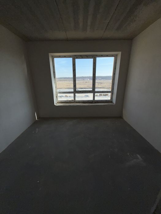 Продаж квартири з видом на набережну