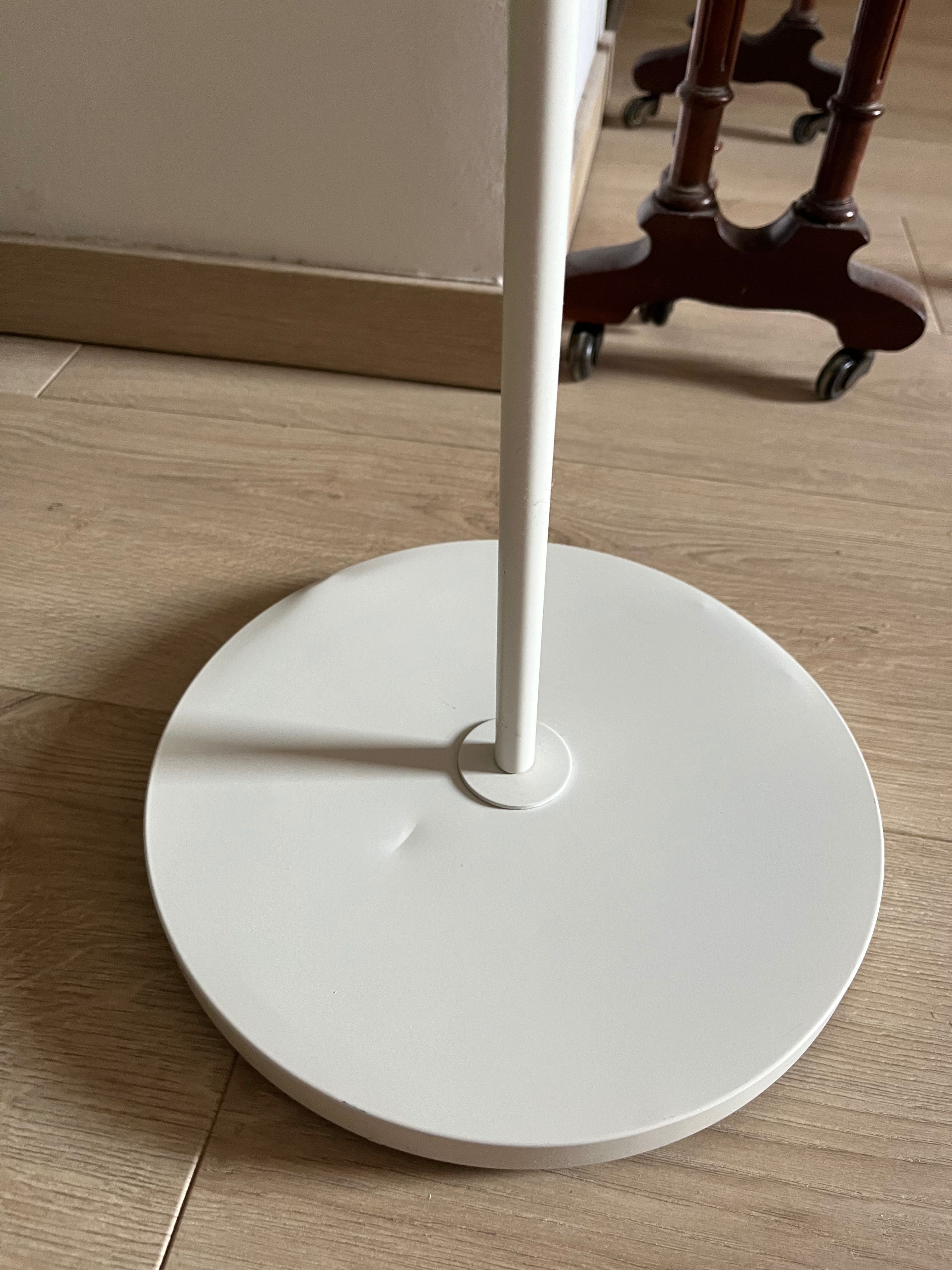 Lampa stojąca podłogowa biała
