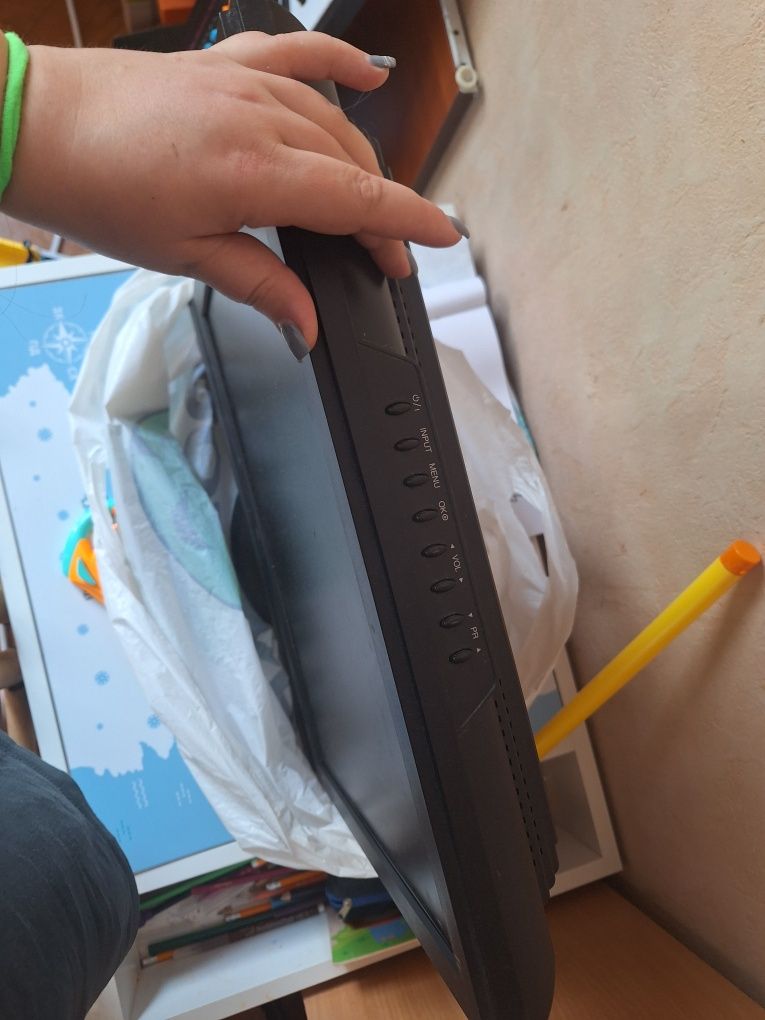 Монітор від комп'ютера на запчастини