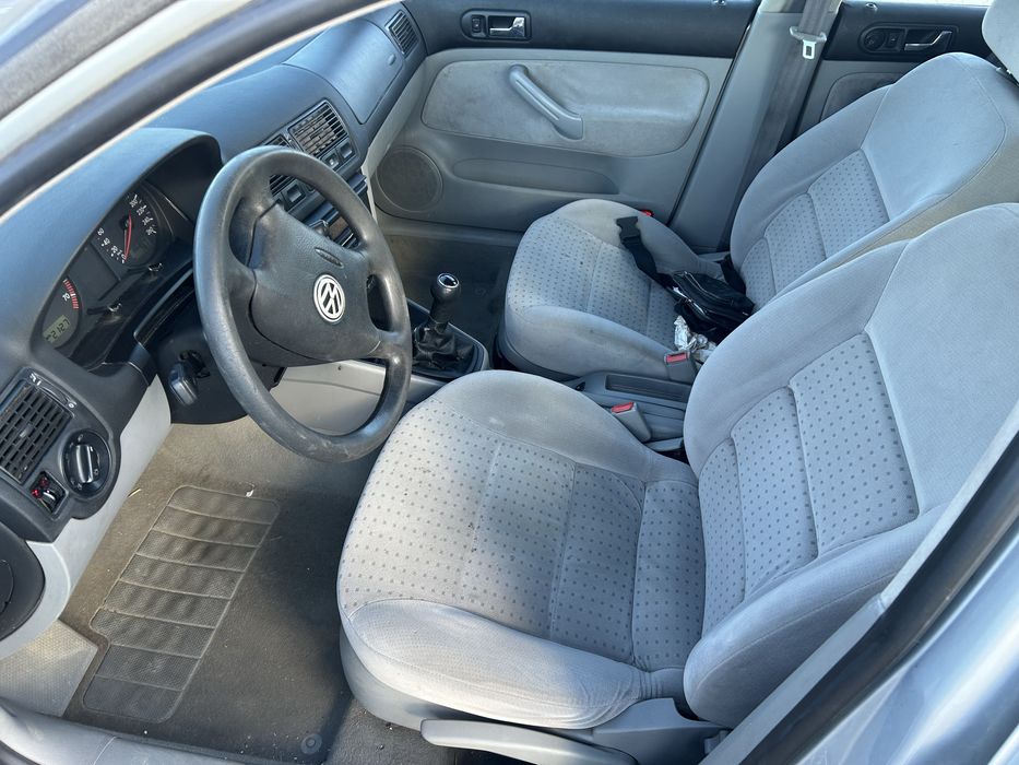 VW Golf IV 1.6 SR 5 drzwi alufelgi Nowe oplaty ROK 2 komplety kół 4