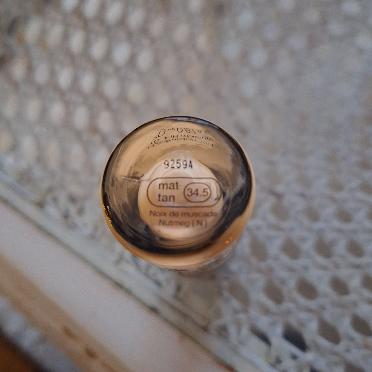 Rozświetlający fluid SEPHORA Glow Perfection - Mat tan 34.5