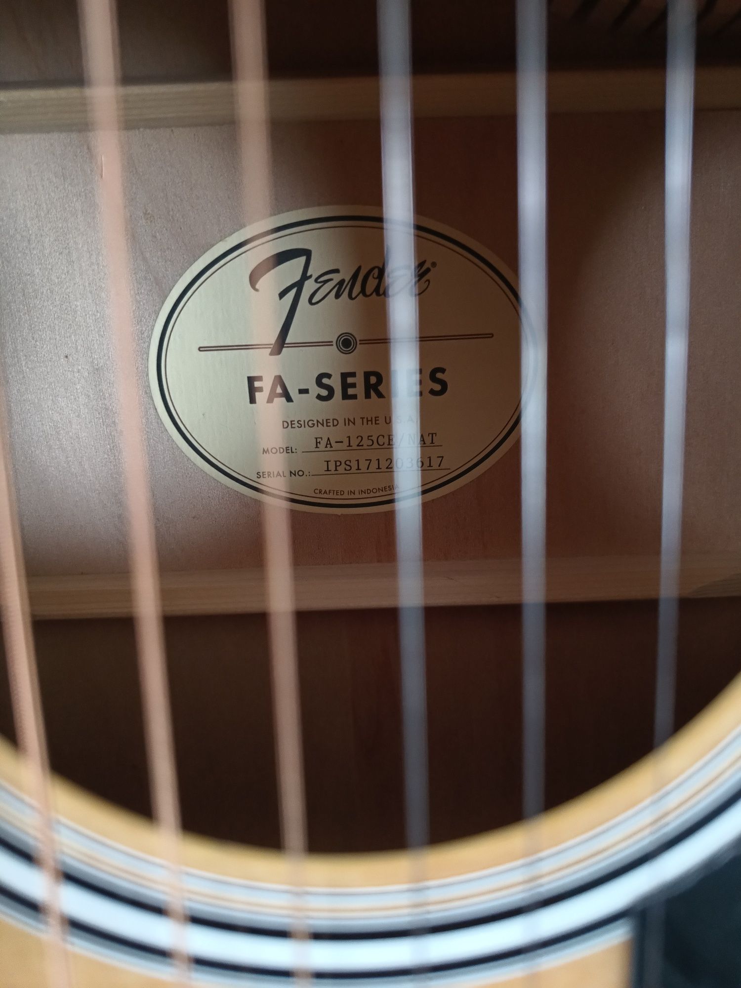 Gitara Fender akustyczna.