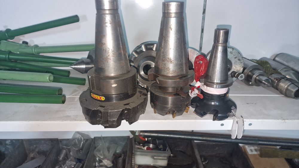Ferramentas de metalomecanica tornos freses mandrins brocas carretos