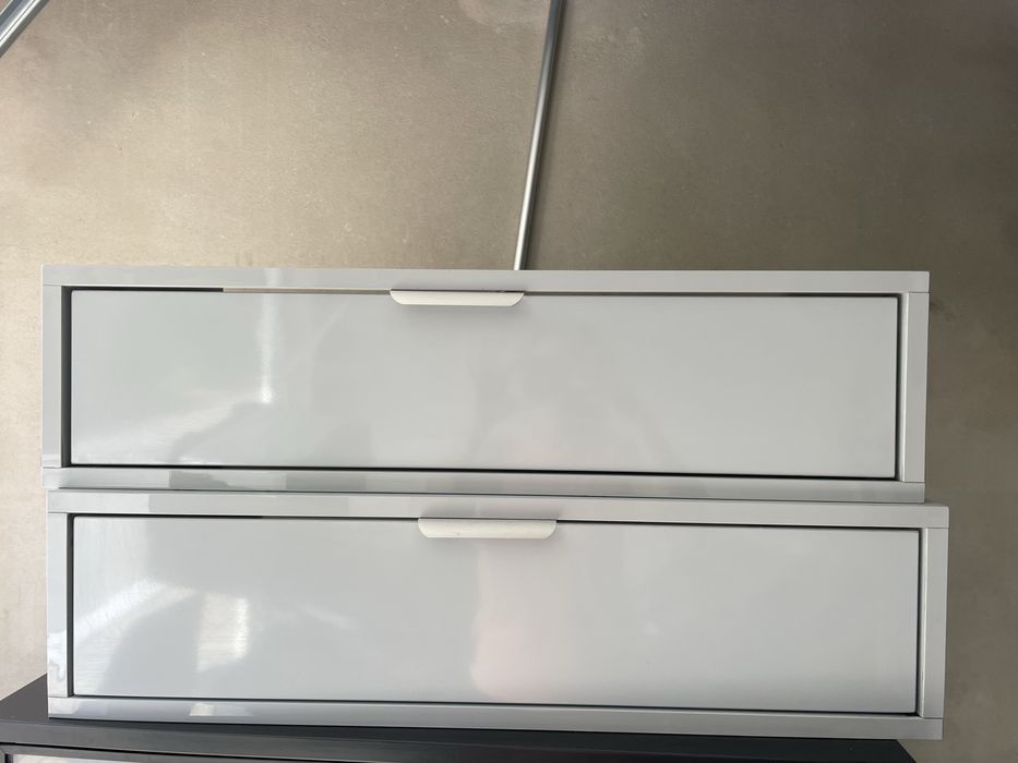 2 moveis com gaveta cinza