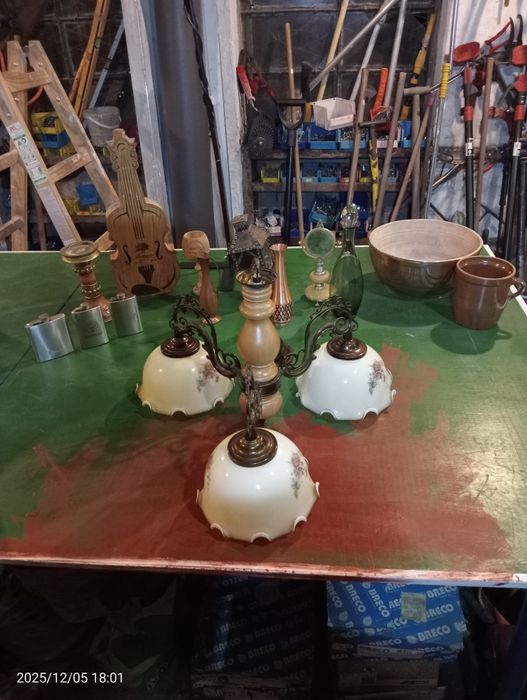 Żyrandol w starym stylu