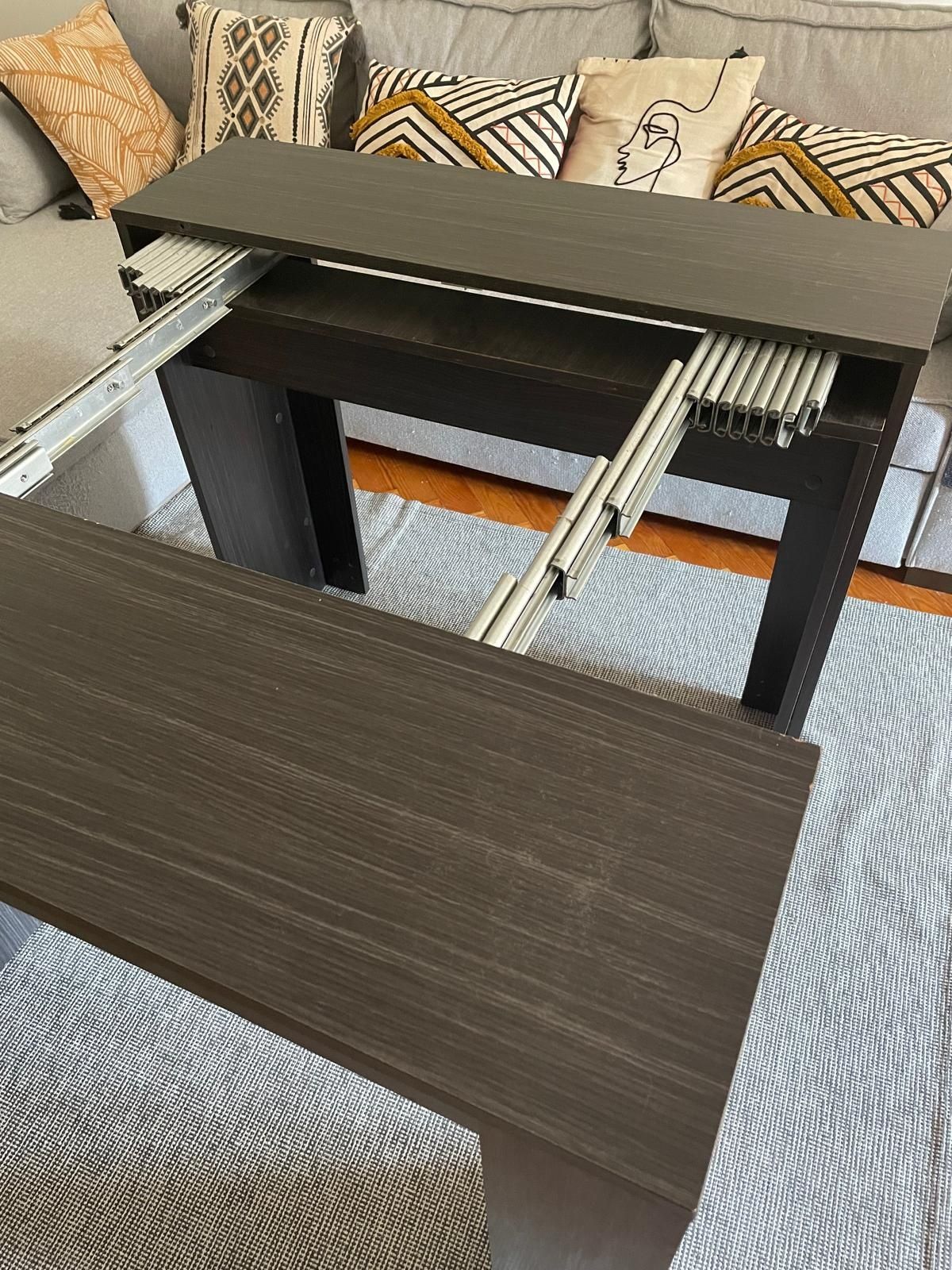 Mesa de jantar estilo aparador e extensível