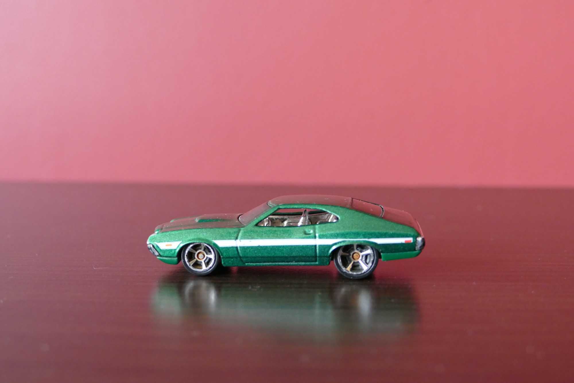 Hot Wheels autko "Resorak" Ford Gran Torino Sport rocznik 1972