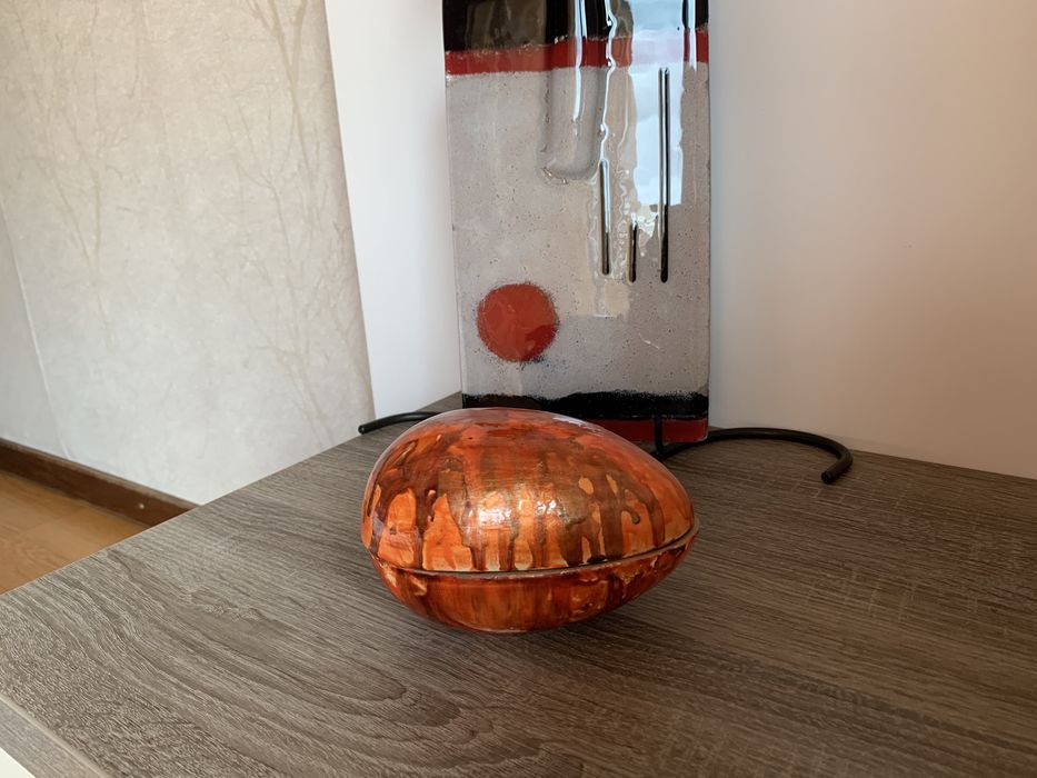 Ovo em ceramica pintada