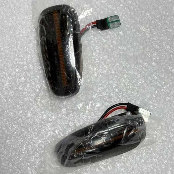 Повторители поворотов диодные (черные - LED) OPEL