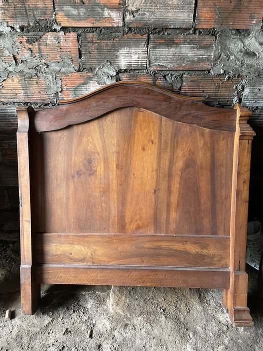 Cama individual de madeira maciça