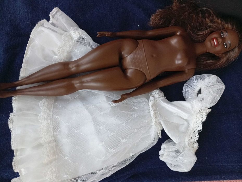 Barbie Fashionista Curvy