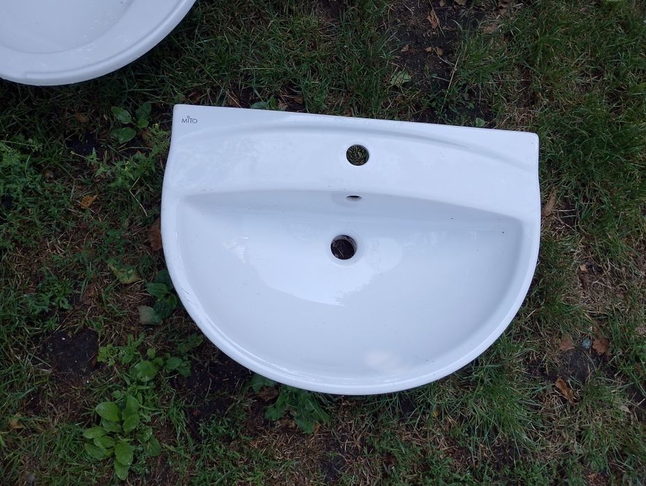 Sprzedam dwie umywalki do łazienki