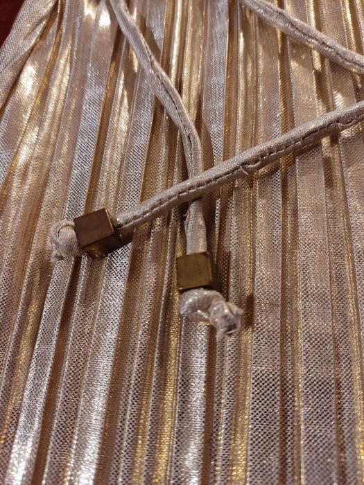 Koktajlowa sukienka w kolorze szampana