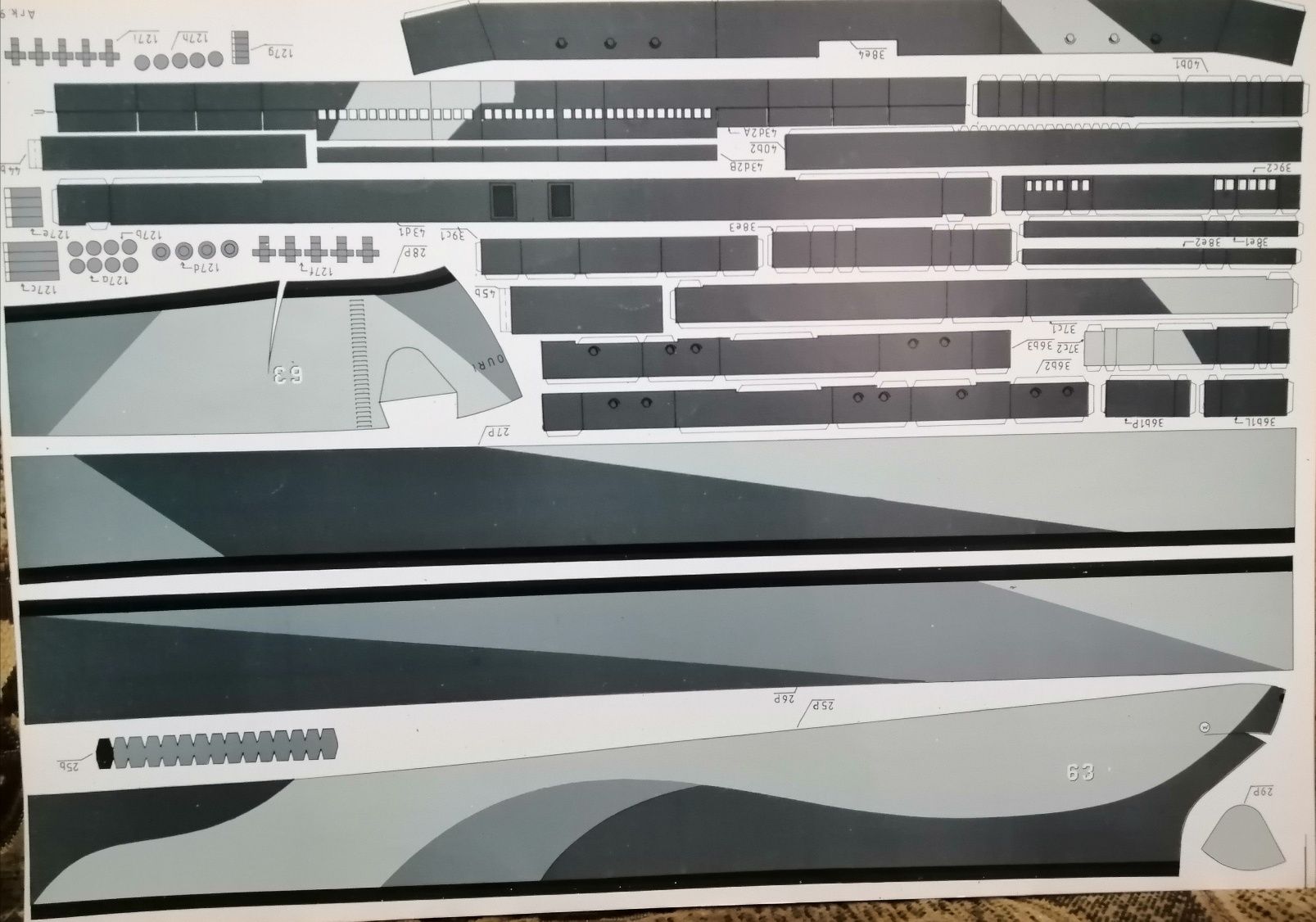 Model do sklejania USS Missouri typ Iowa skala 1:200 GPM