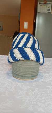 Sprzedam biało - niebieską czapkę zimową dla dziewczynki.