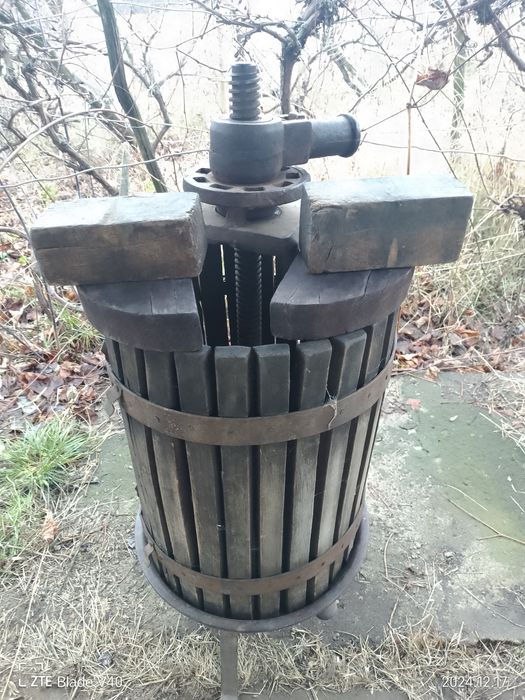 Продам прес заводський.