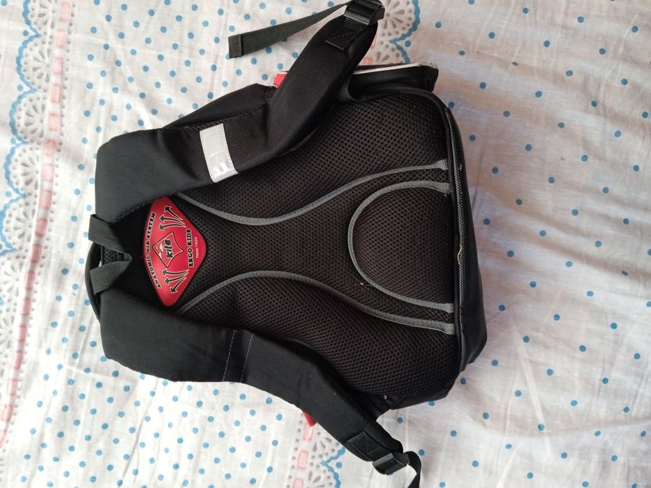 Портфель рюкзак для хлопчика початкових класів