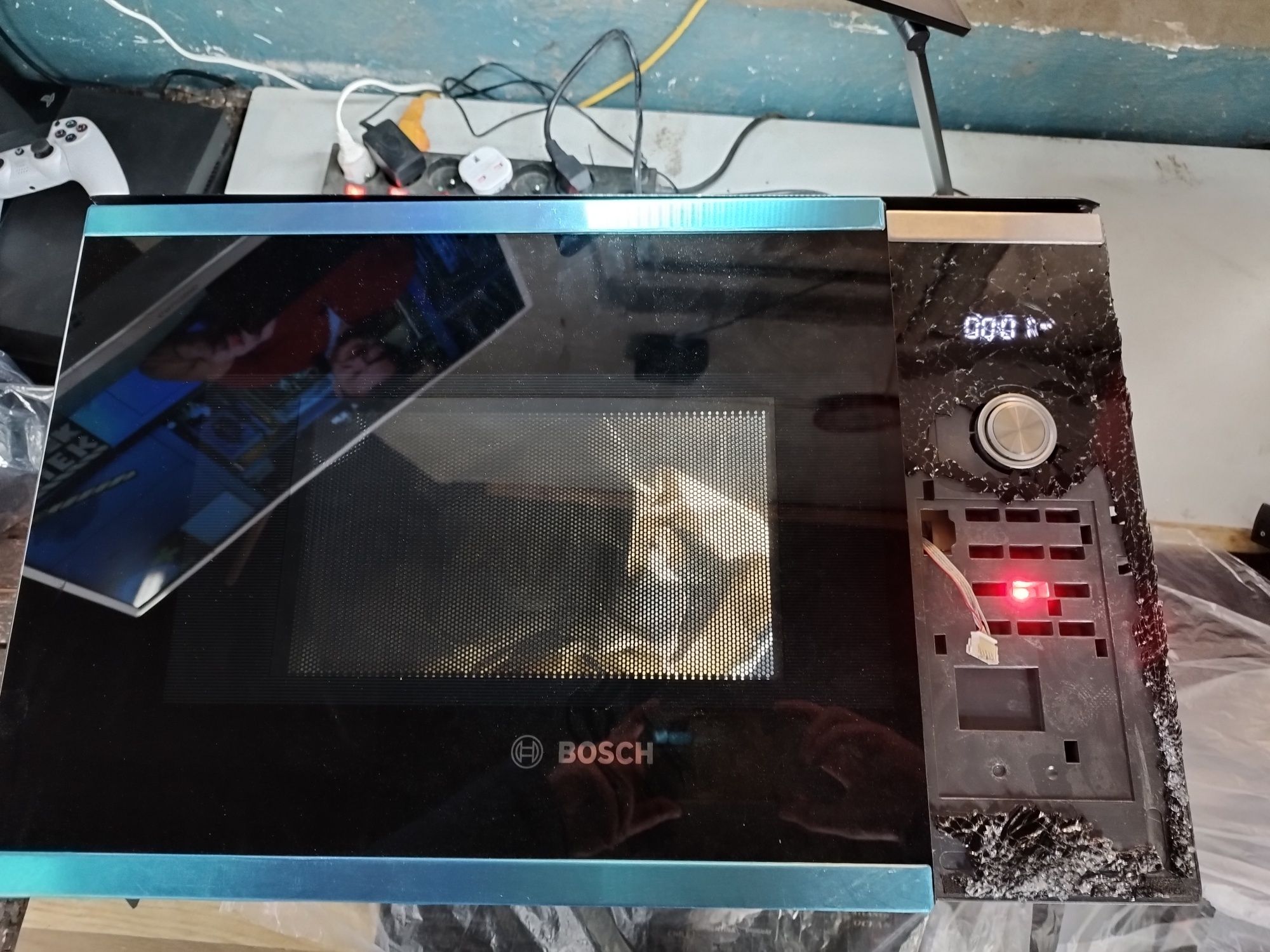 Mikrofala pod zabudowę Bosch bfl524ms0 serii 6 uszkodzona