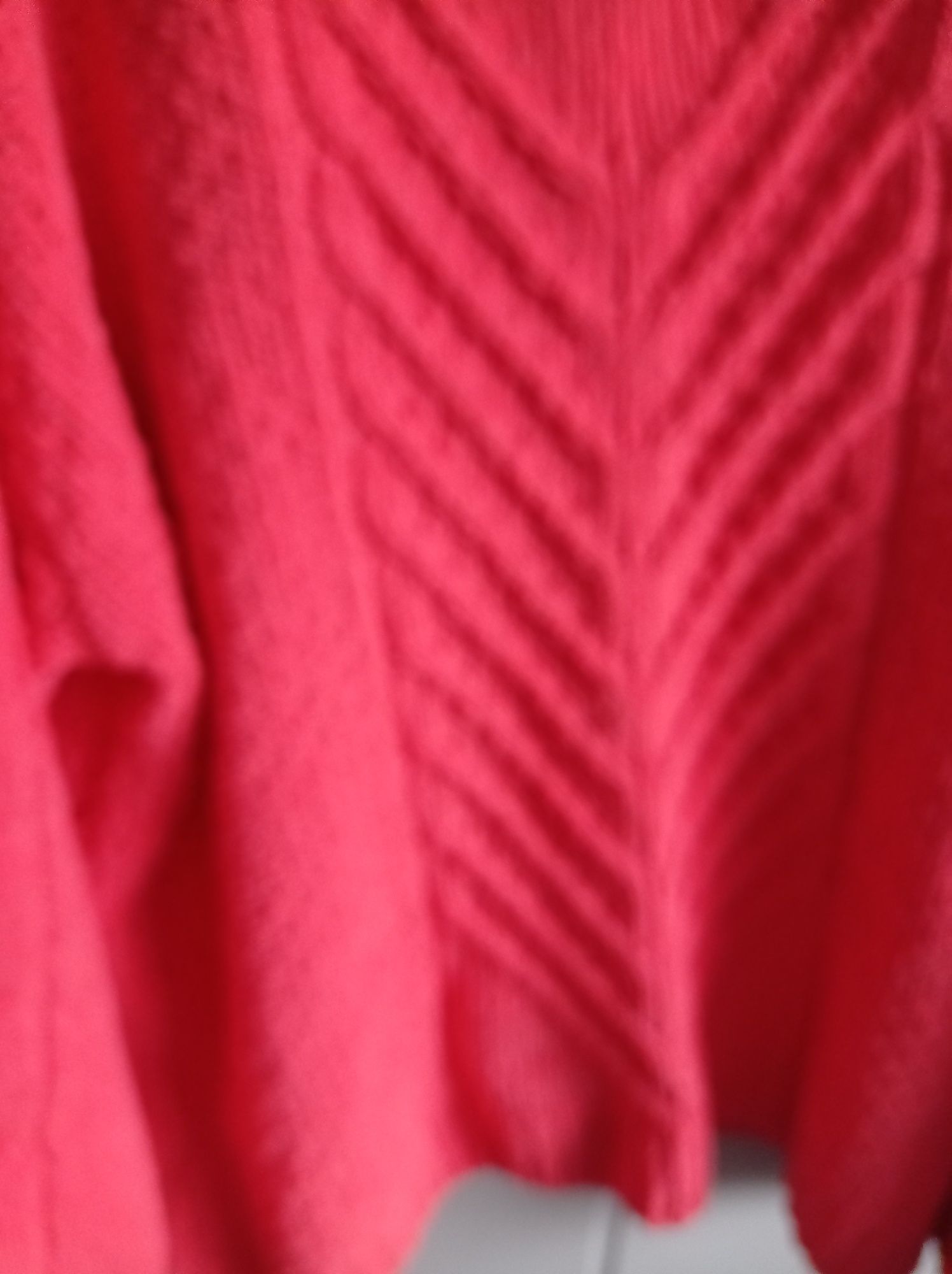 Damski różowy sweterek