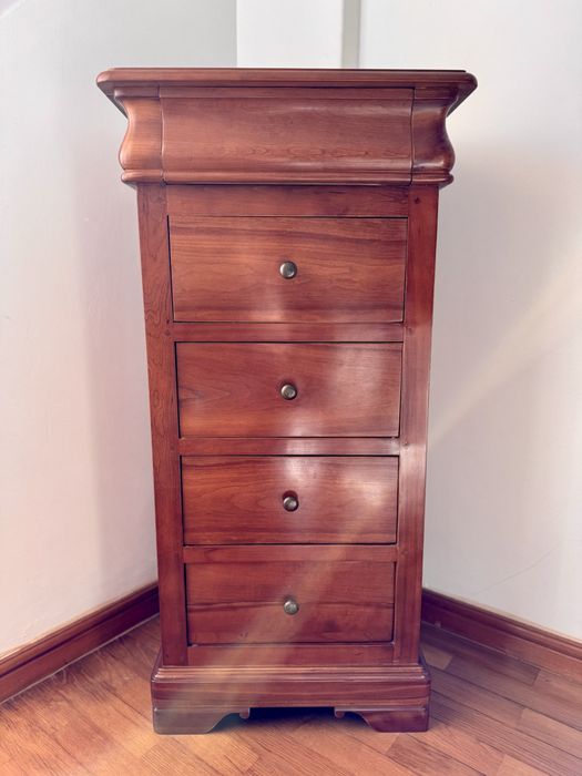 Mobiliário de Quarto de Solteiro – Madeira Cerejeira