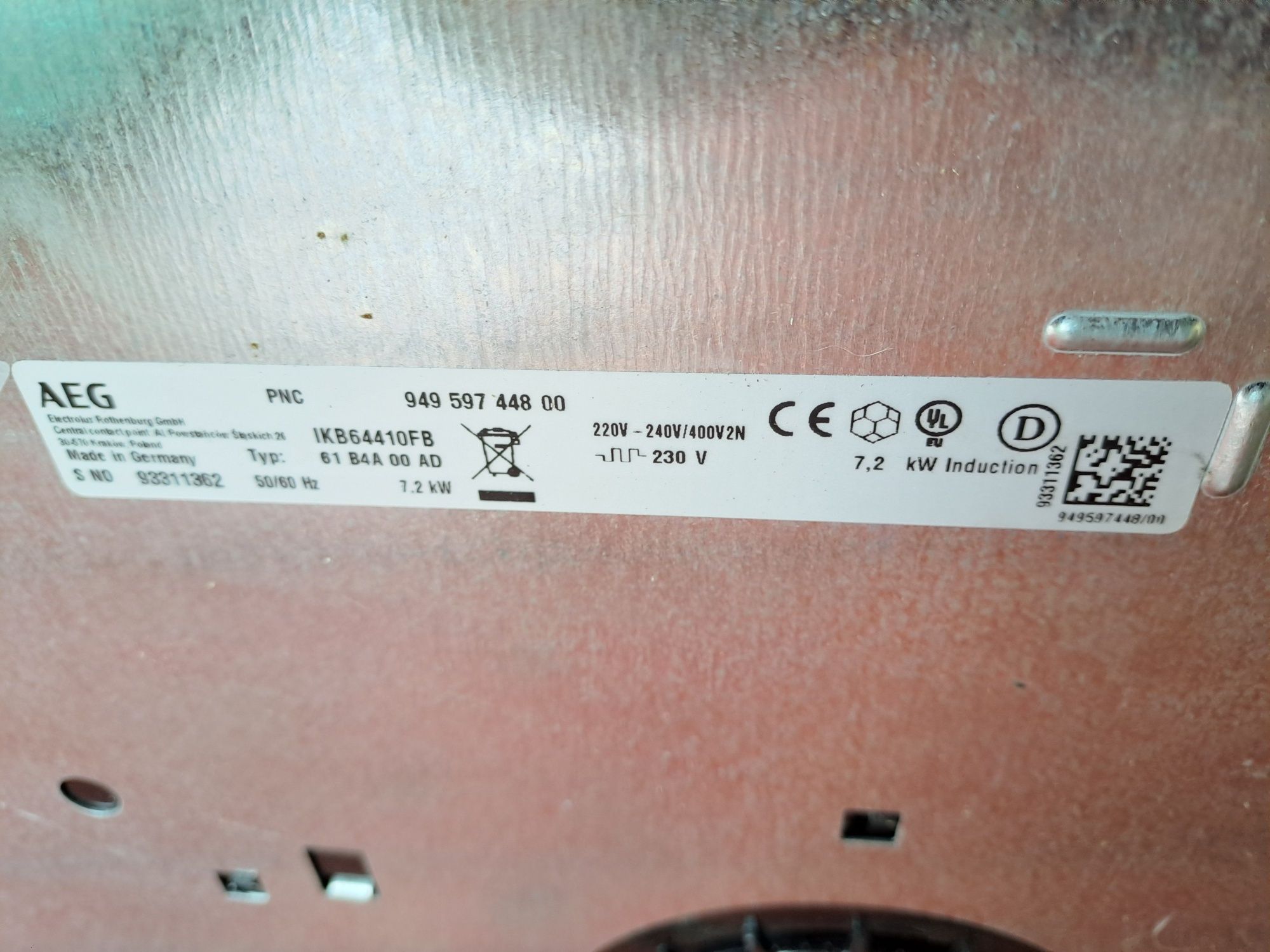 Płyta indukcyjna AEG jak na zdjęciach ma ze3=4 lata pęknięte szkło
