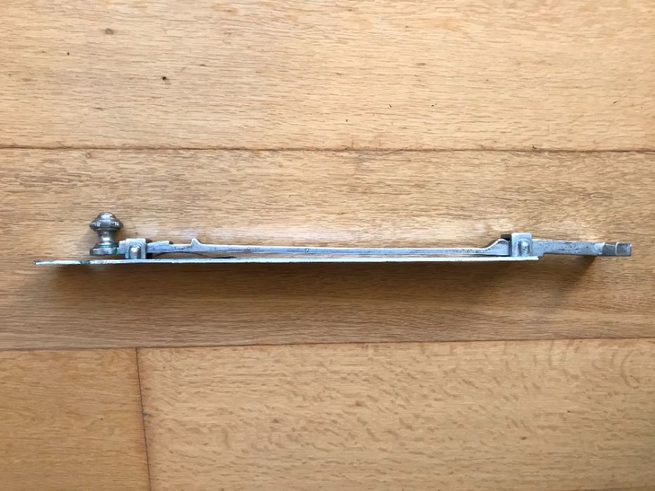 Fecho antigo para porta em metal