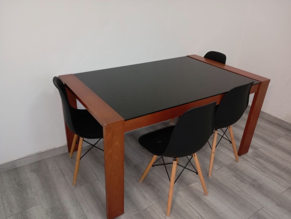 Conjunto Mesa jantar com 4 cadeiras