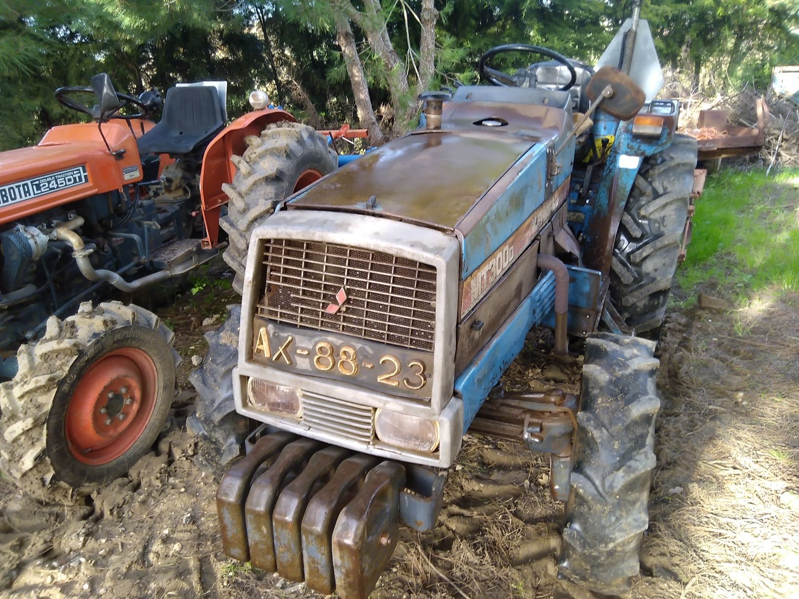 Tractor Mitsubishi 4x4com matrícula