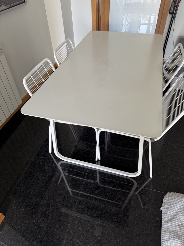 Mesa cozinha + 4 cadeiras