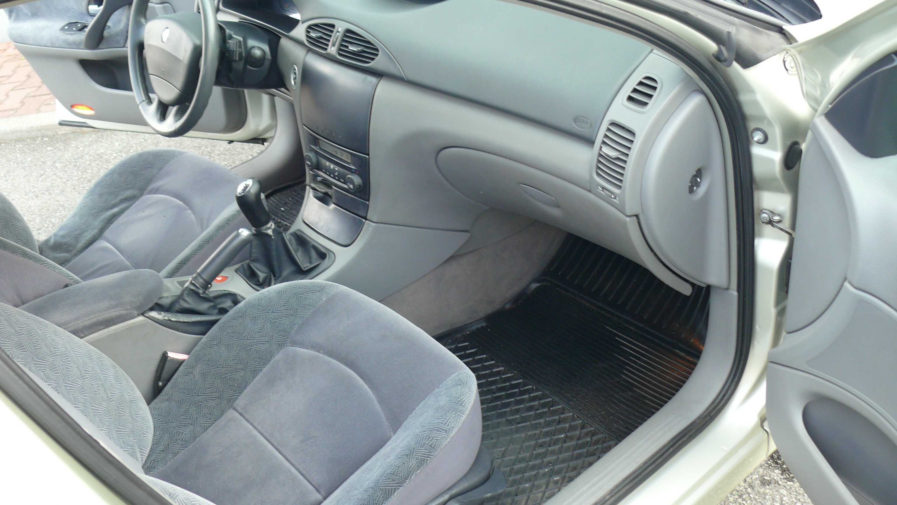 Renault Laguna 1.8 16V Salon Polska!! Niski przebieg!!