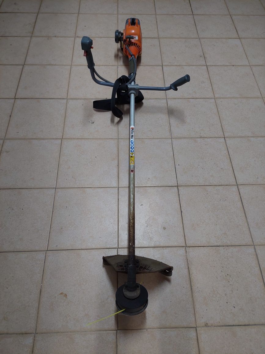 Roçadora Oleo Mac Sparta 250 T + Fio