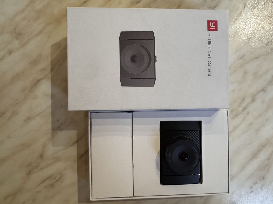 Автомобільний відеореєстратор YI Ultra Dash Camera