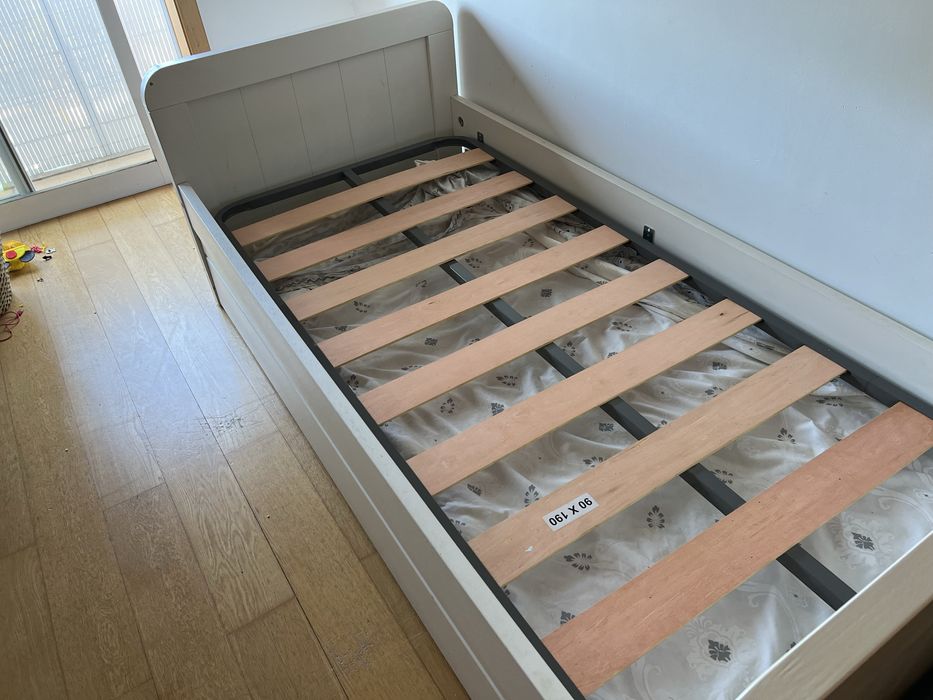 Cama ikea dupla com 1 colchao / bed with 1 mattress