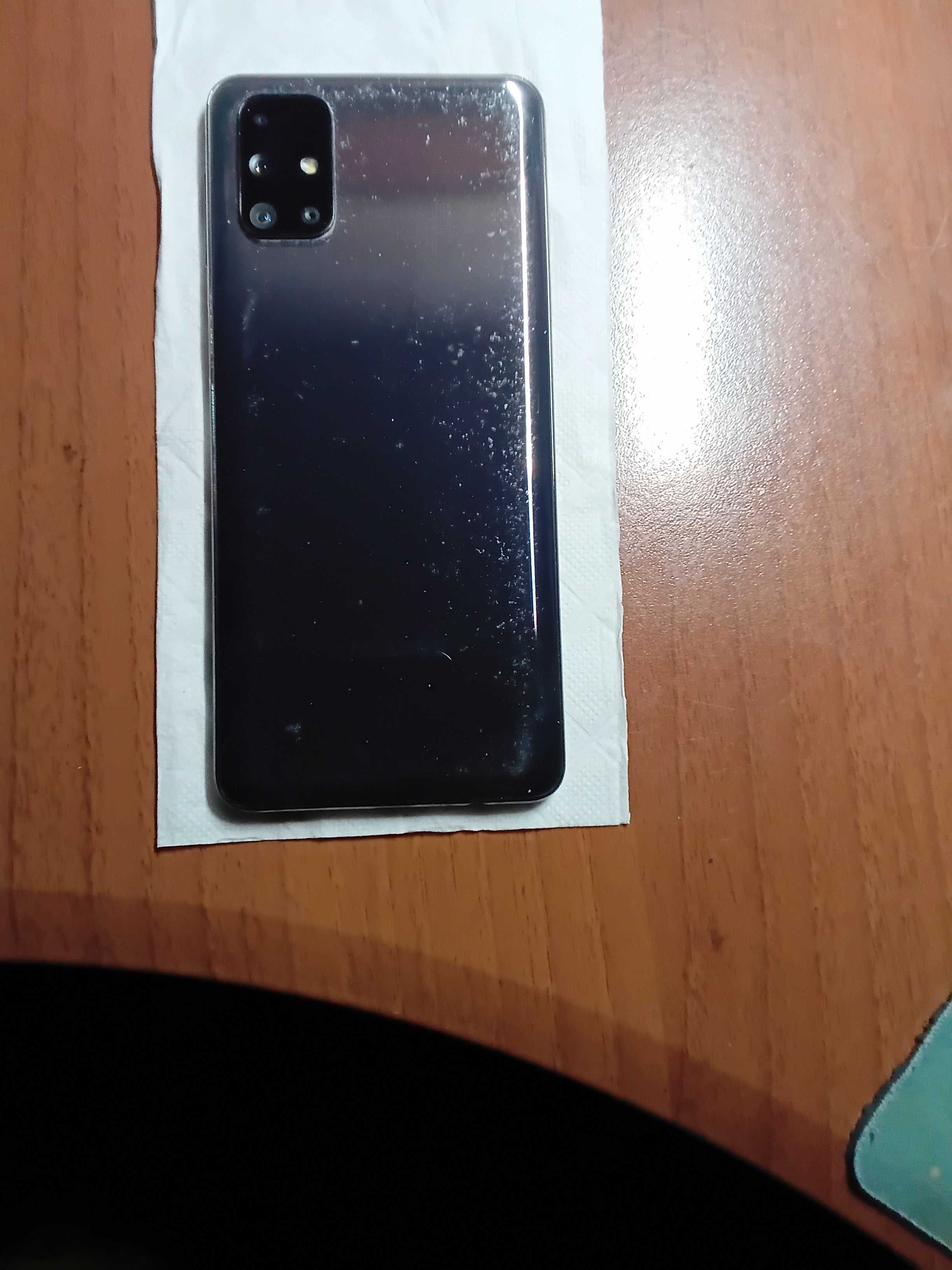 Samsung Galaxy M31 s у гарному стані + два бампера у подарунок!