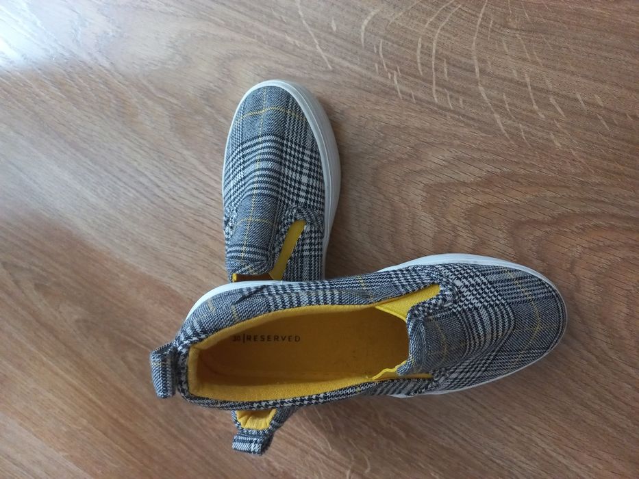 Нові кеди Reserved