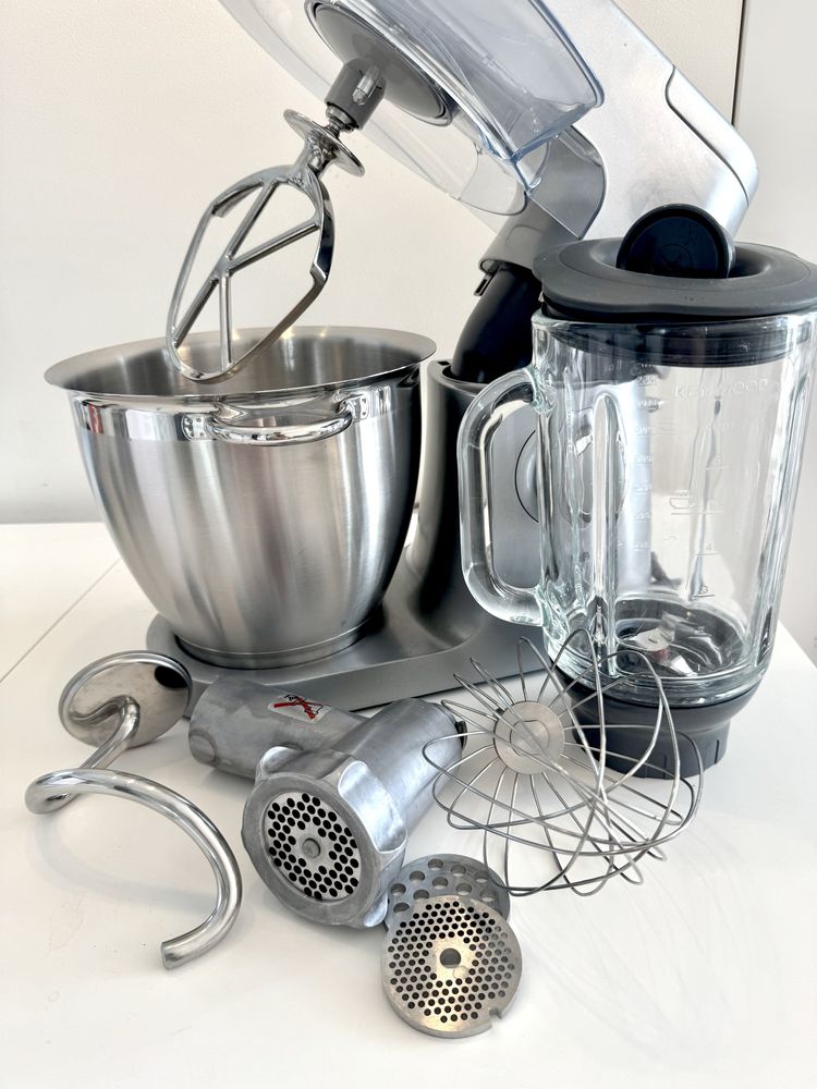 Kenwood Chef XL Elite 1400w з додатковими насадками