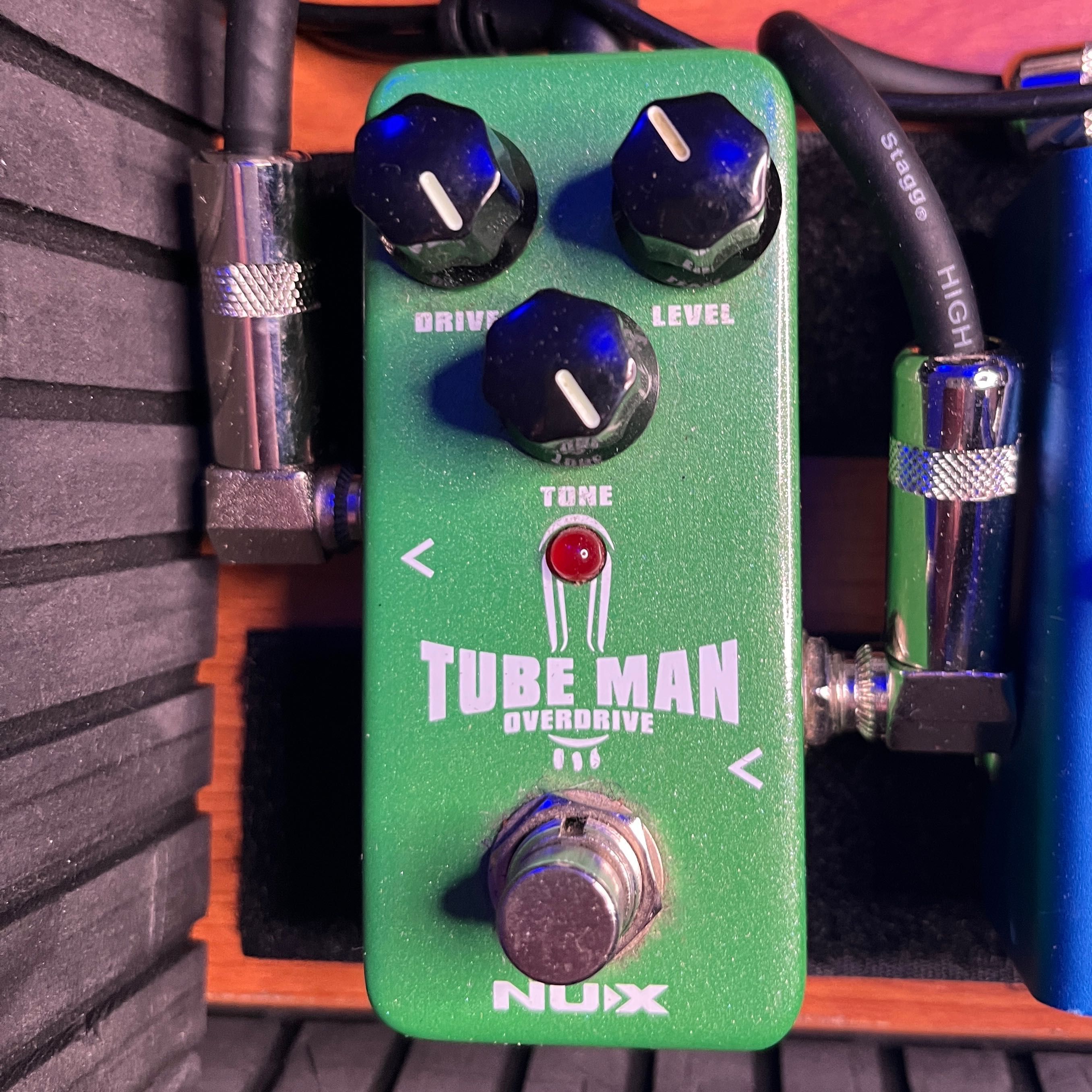 Vários Pedais de Guitarra + Pedalboard