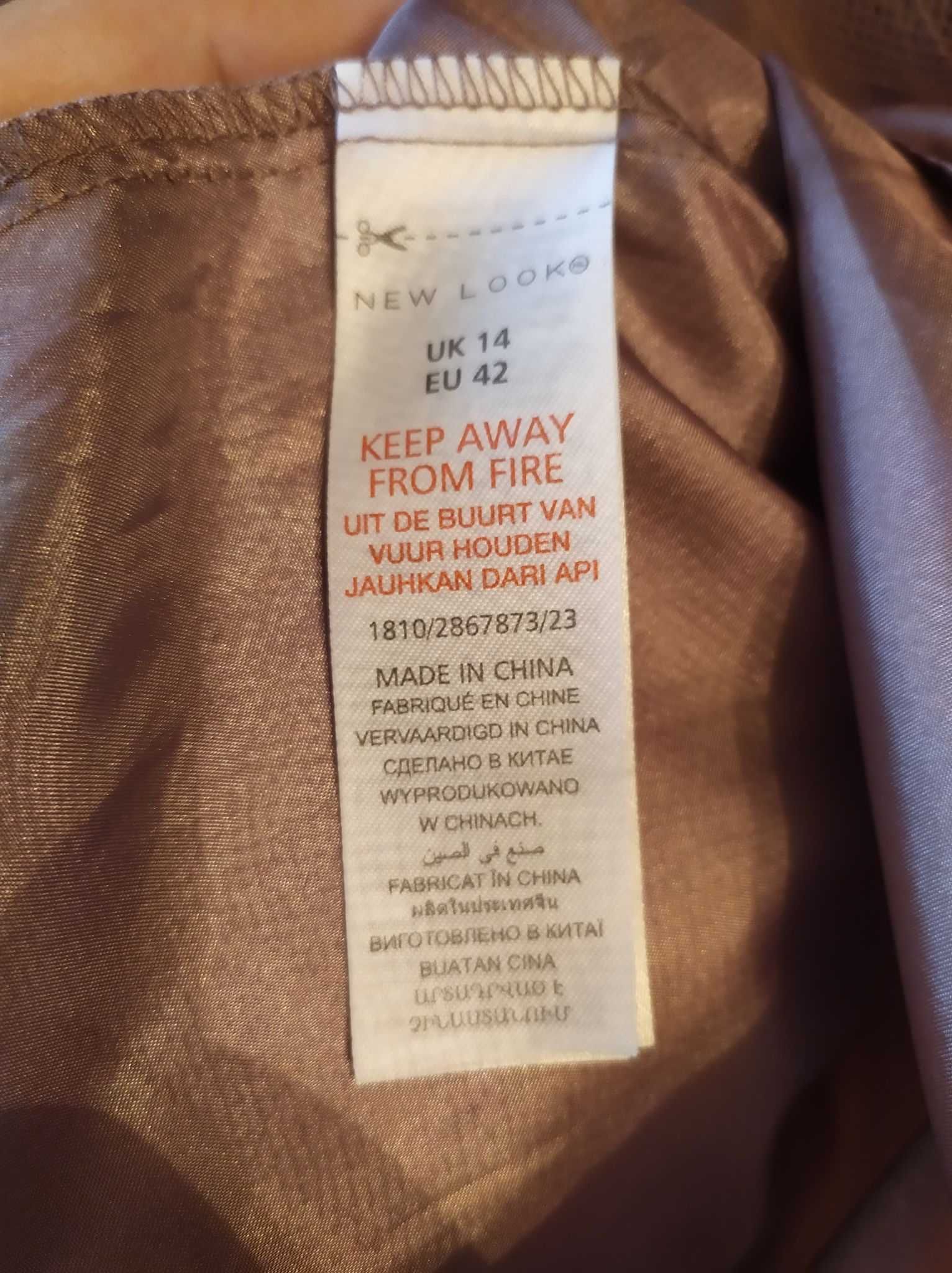 Нарядне плаття сукня зі спущеним плечем