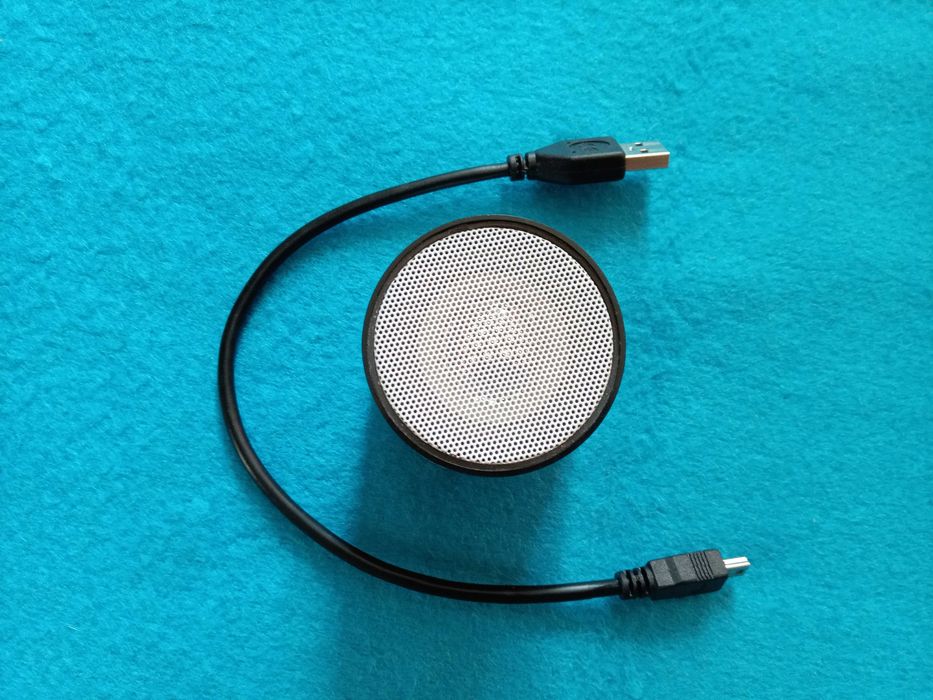 Портативная (мниатюрная) блютуз (Bluetooth) колонка с кабелем USB