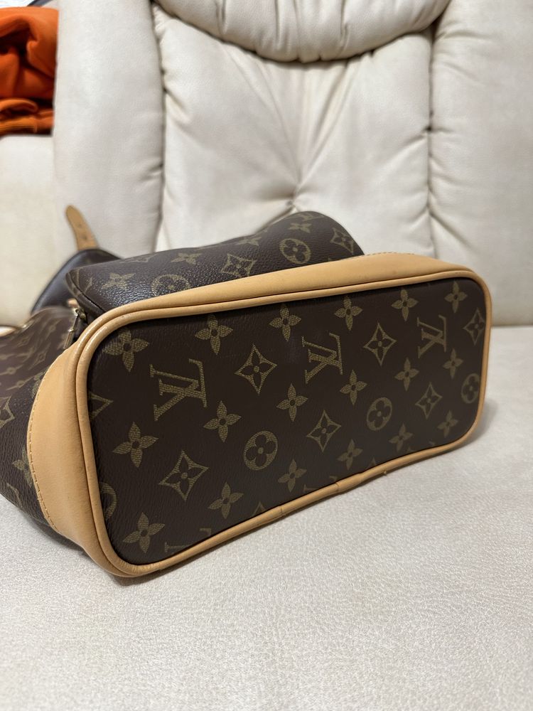 Рюкзак від Louis Vuitton