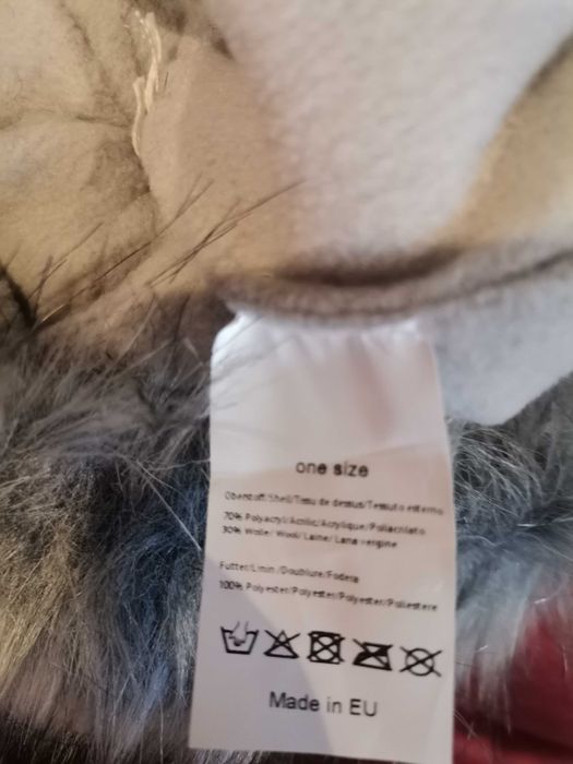 Zimową czapka uszatka nowa