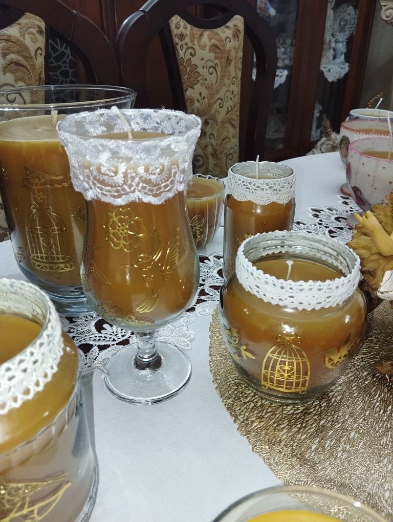 ,Elegancka  Naturalna świeca z Wosku Pszczelego ,w Ozdobnym Szkle.